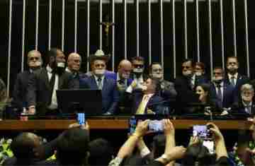  Câmara: base do governo chama ocupação do plenário de 